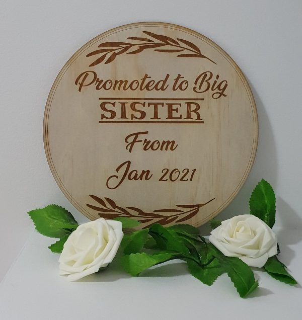 Engraved round wooden plaque - Promoted to big sister